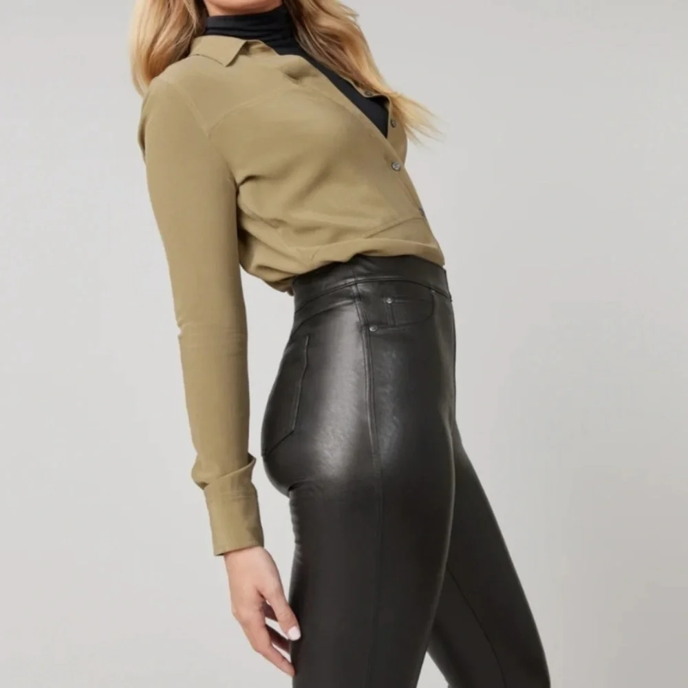 Spanx Leather Like Ankle Pant Black EUC